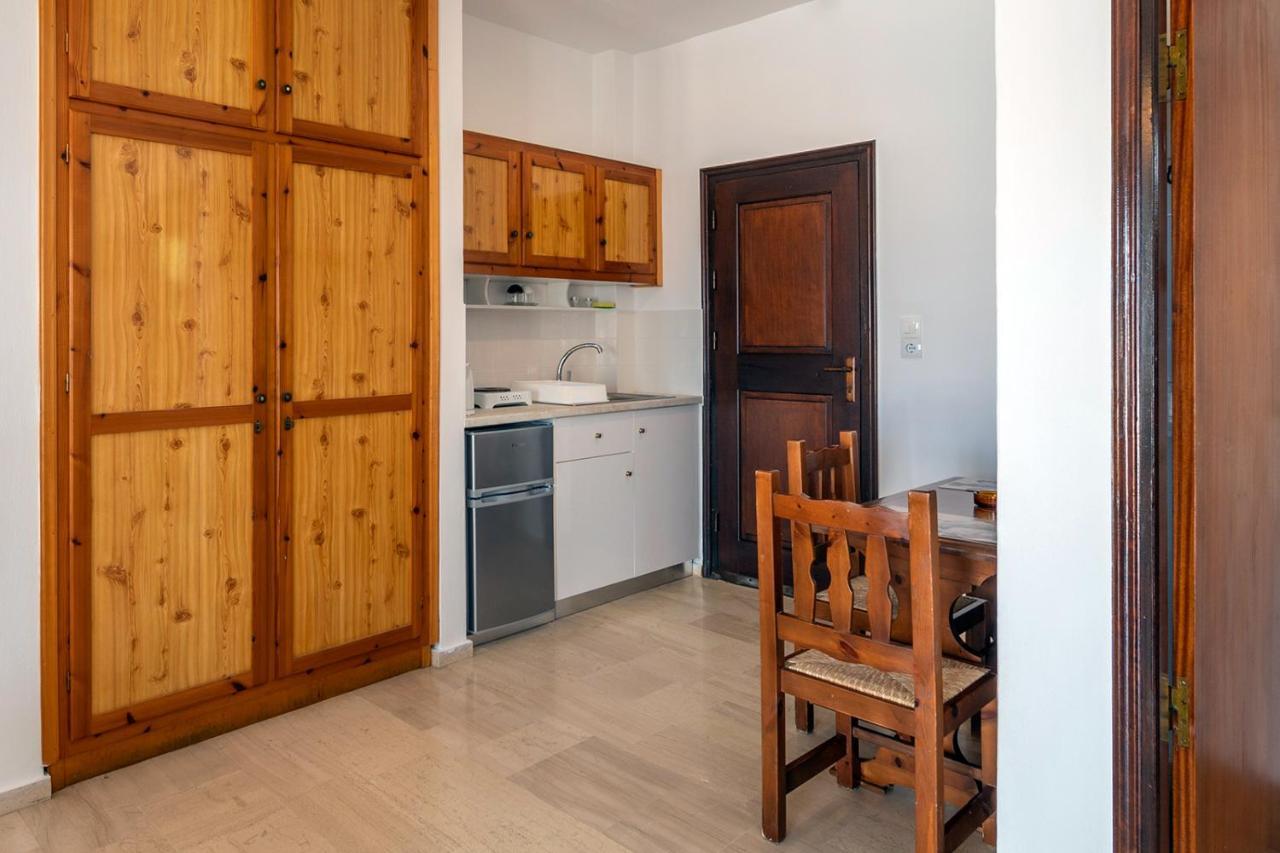 Pelagos Seafront Accommodation - Maria Myrties Exterior photo